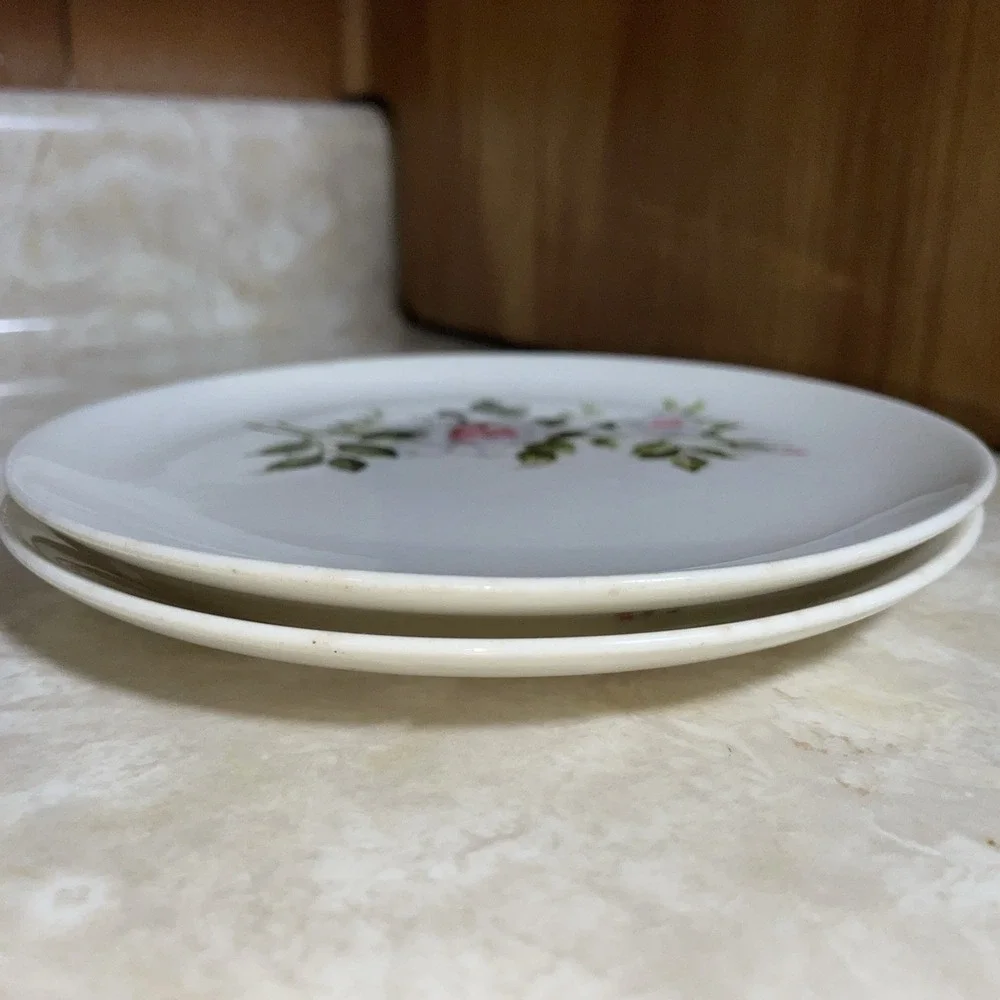 Pair of MINT! Crooksville‎ vintage saucers white roses with leaves, USA I-X